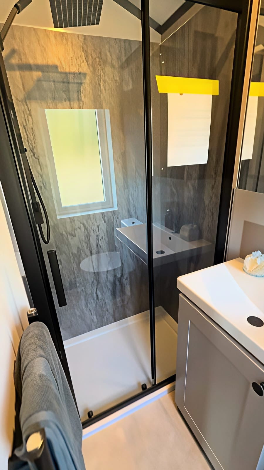 Magnifique Chalet Résidentiel Moderne de 74 m² à Vendre – Confort, Élégance et Espace